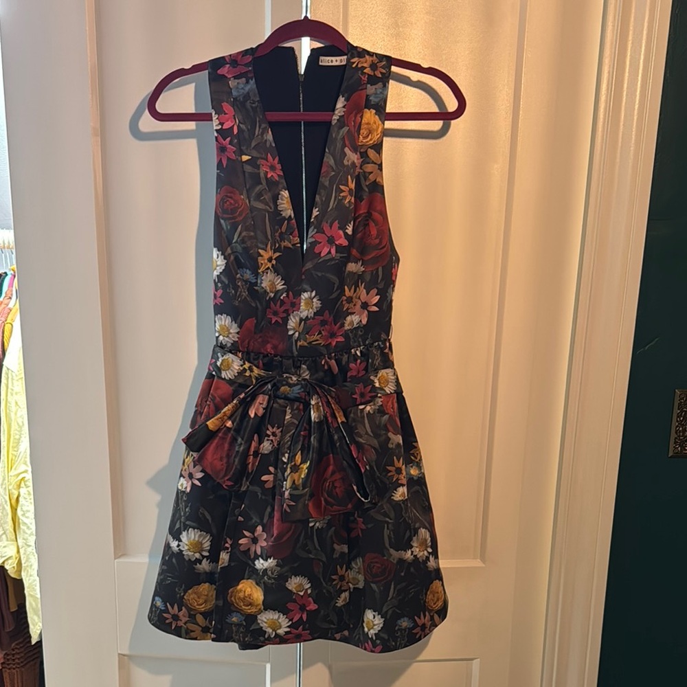 Alice + Olivia Black floral deep V-neck Cocktail dress